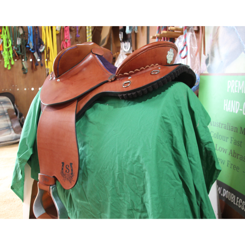 Leather_swinging_fender_saddle_purple_seat